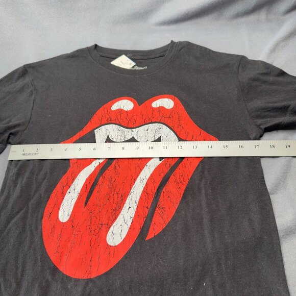 Rolling Stones Small T-Shirt Vampire Tongue Graphic Black Graphic Distressed New - Picture 7 of 9